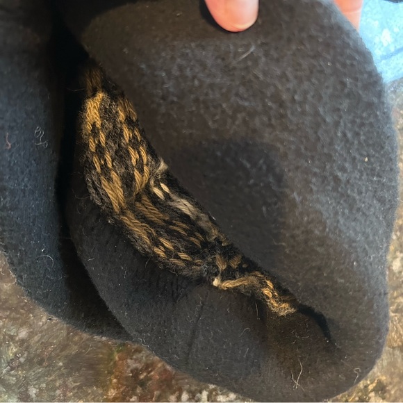 Turtle Fur Wool Hat with Pom Pom. fleece Lining. Snowflakes. Skiing. Outdoor - Picture 7 of 14